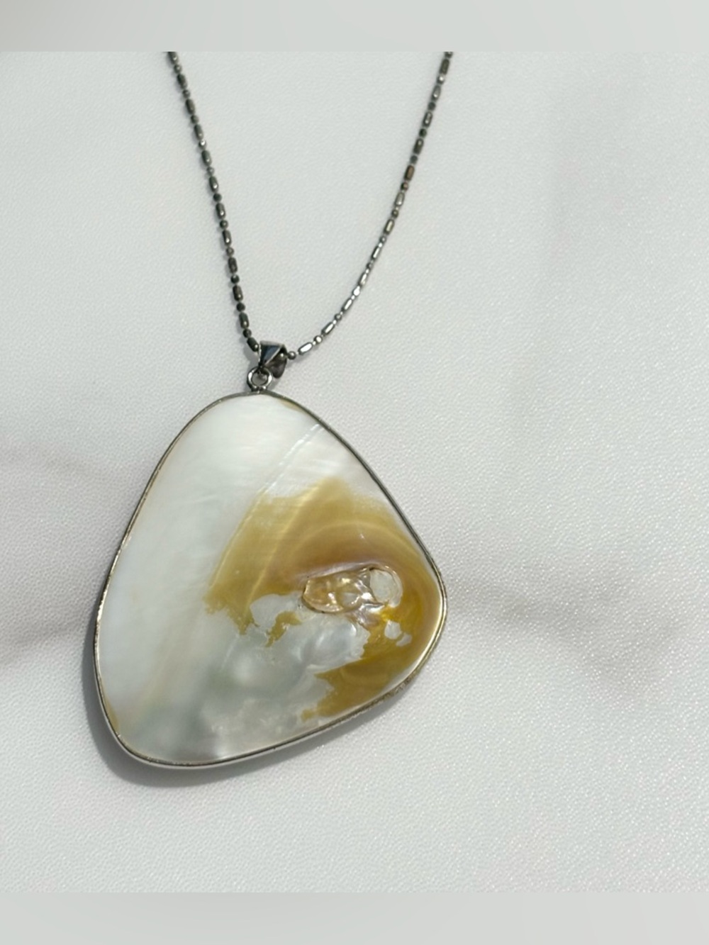 Natural Large Mother of Pearl Shell Pendant Necklace